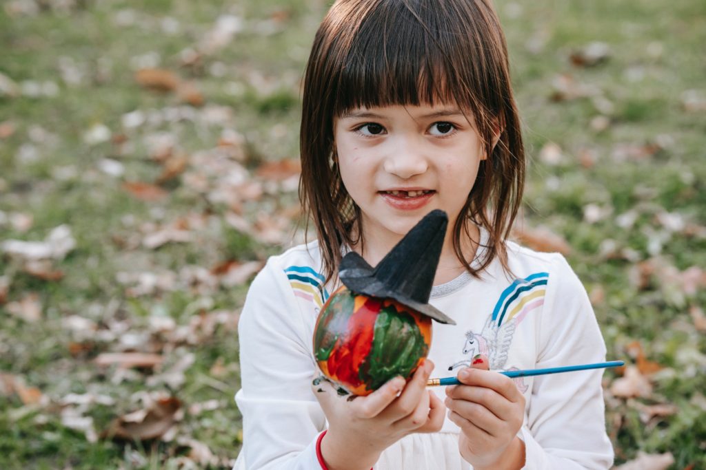 Child craft to decorate a pumpkin.