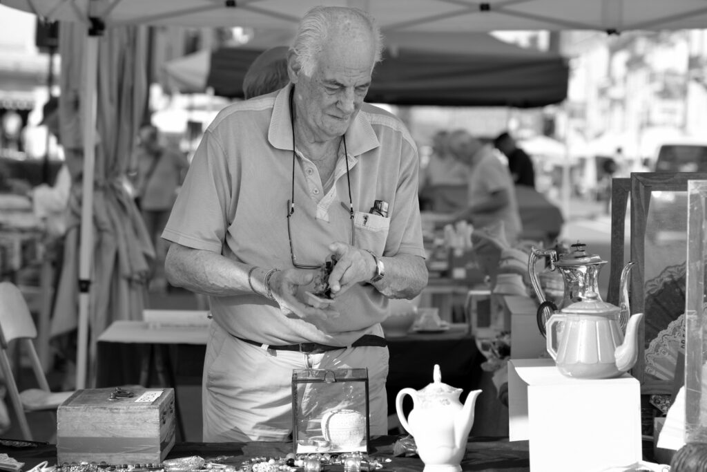 tips for outdoor antique shows