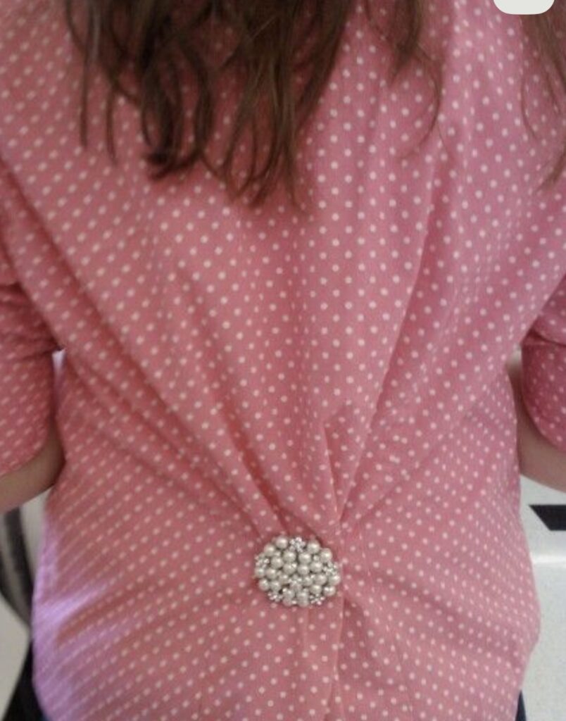 how to wear vintage pins
