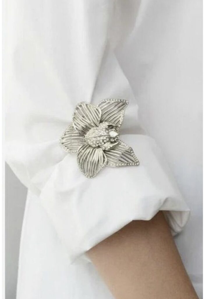 How to wear vinteg pins