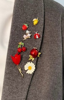 how to wear vintage pins