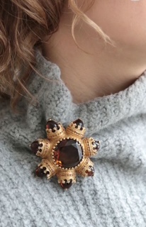 how to wear vintage pins