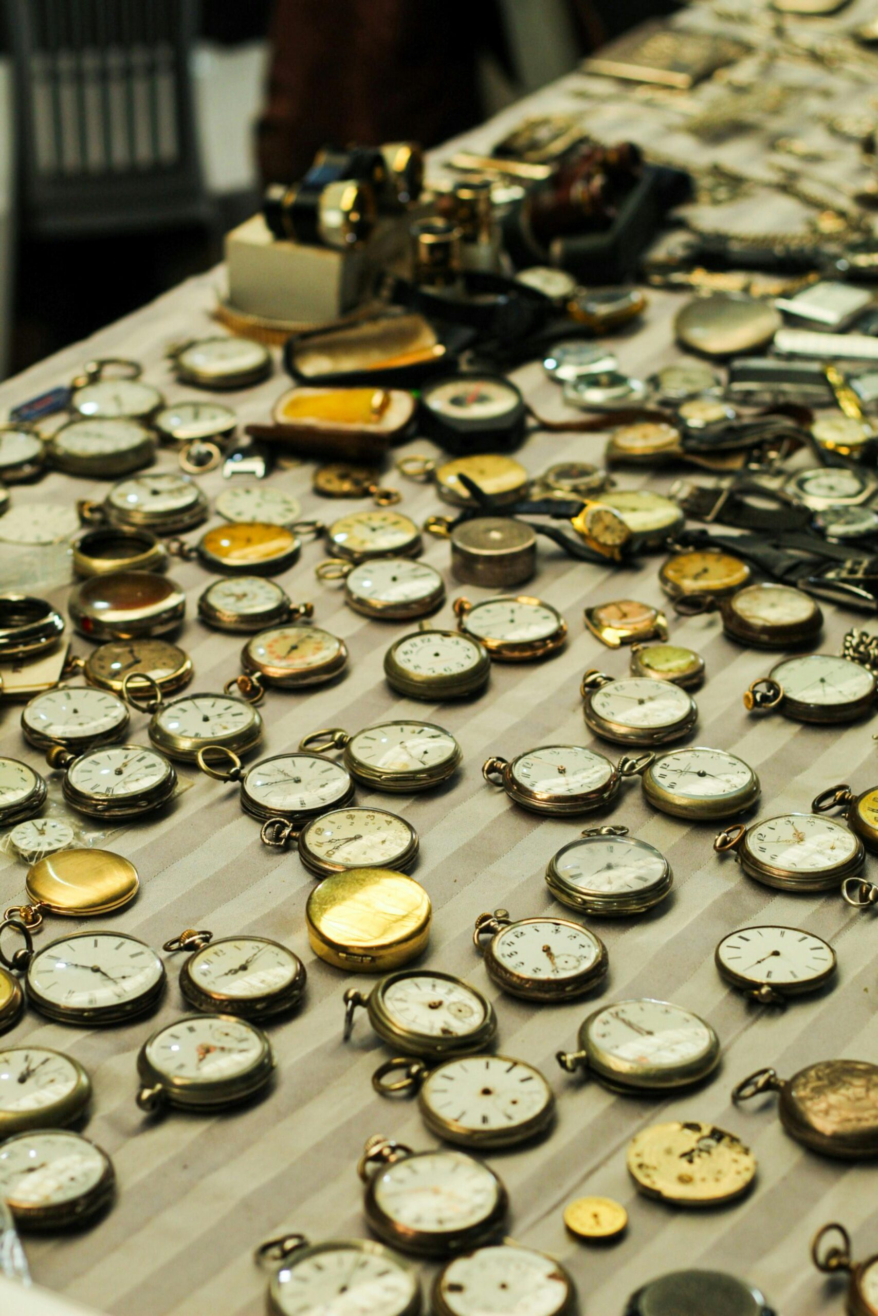 Displaying small collectibles