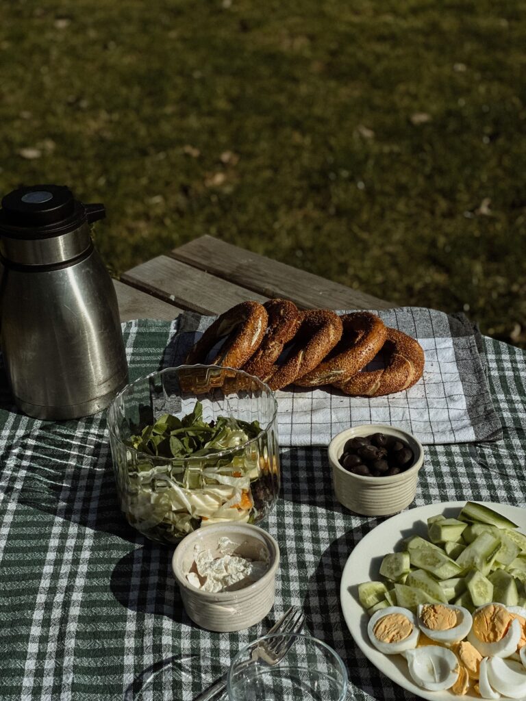 Set summer table with vintage