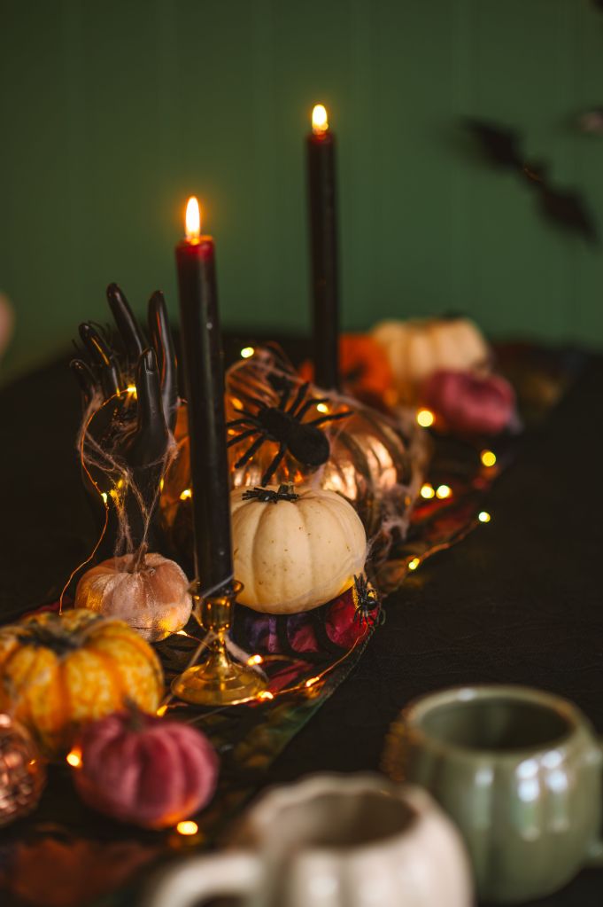 Halloween table thrift